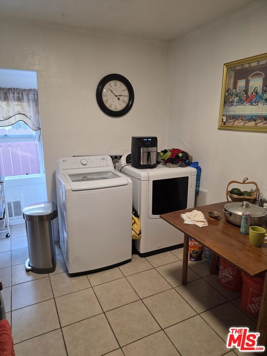 2470 Pasadena Avenue Property Photo 6