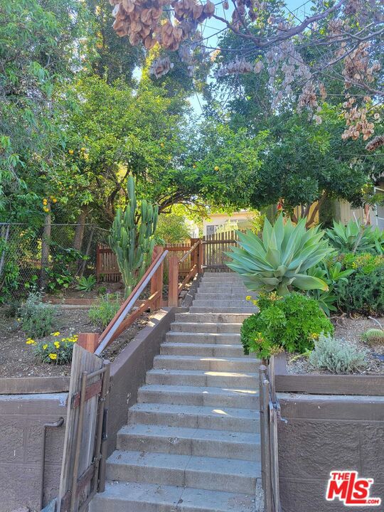 1961 Echo Park Avenue 1961 1/2 Property Photo 11