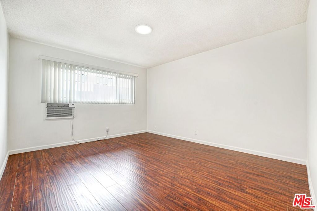 919 N N Alfred Street 203 Property Photo 12