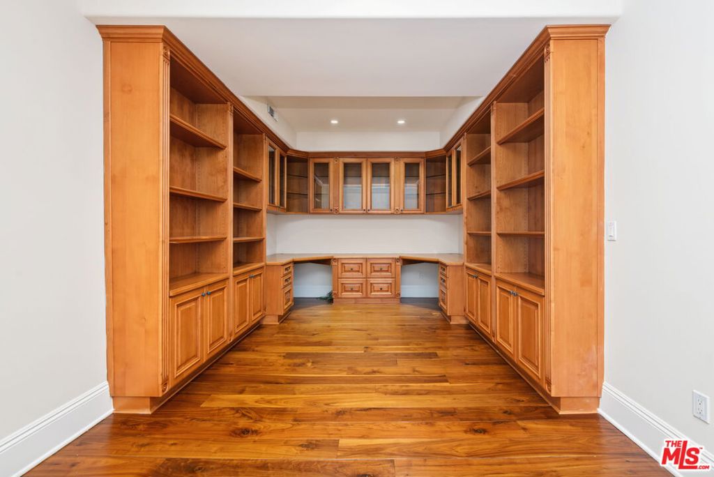 419 N Laurel Avenue Property Photo 6