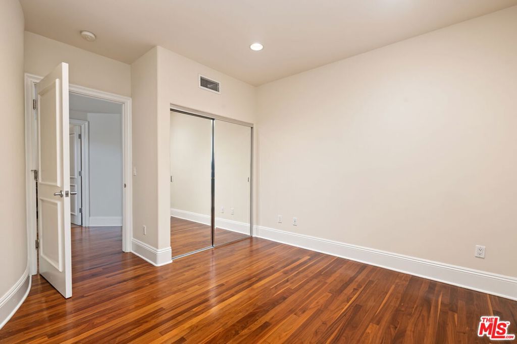419 N Laurel Avenue Property Photo 20