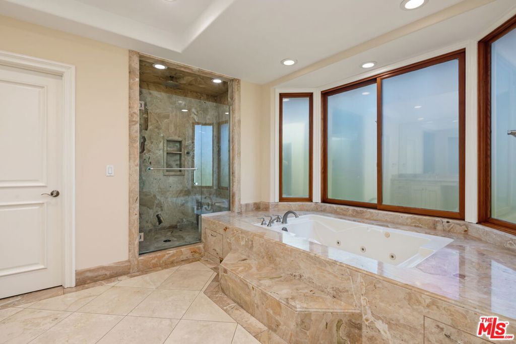 419 N Laurel Avenue Property Photo 27