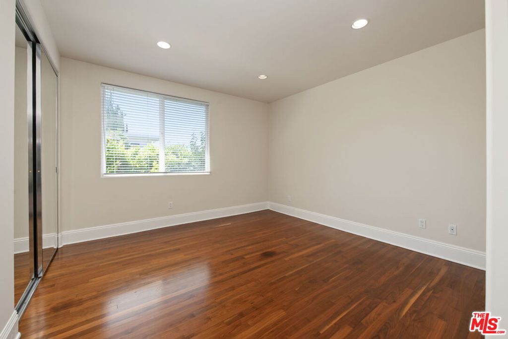 419 N Laurel Avenue Property Photo 30