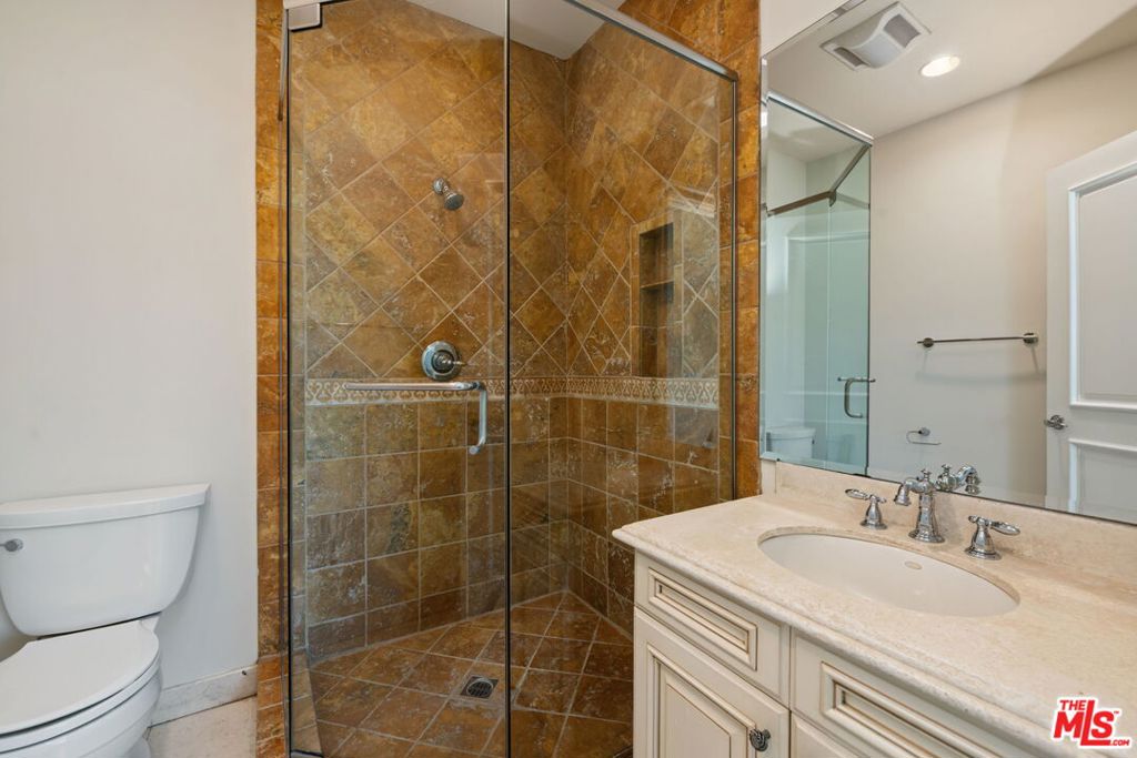419 N Laurel Avenue Property Photo 32