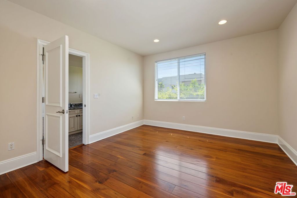 419 N Laurel Avenue Property Photo 33