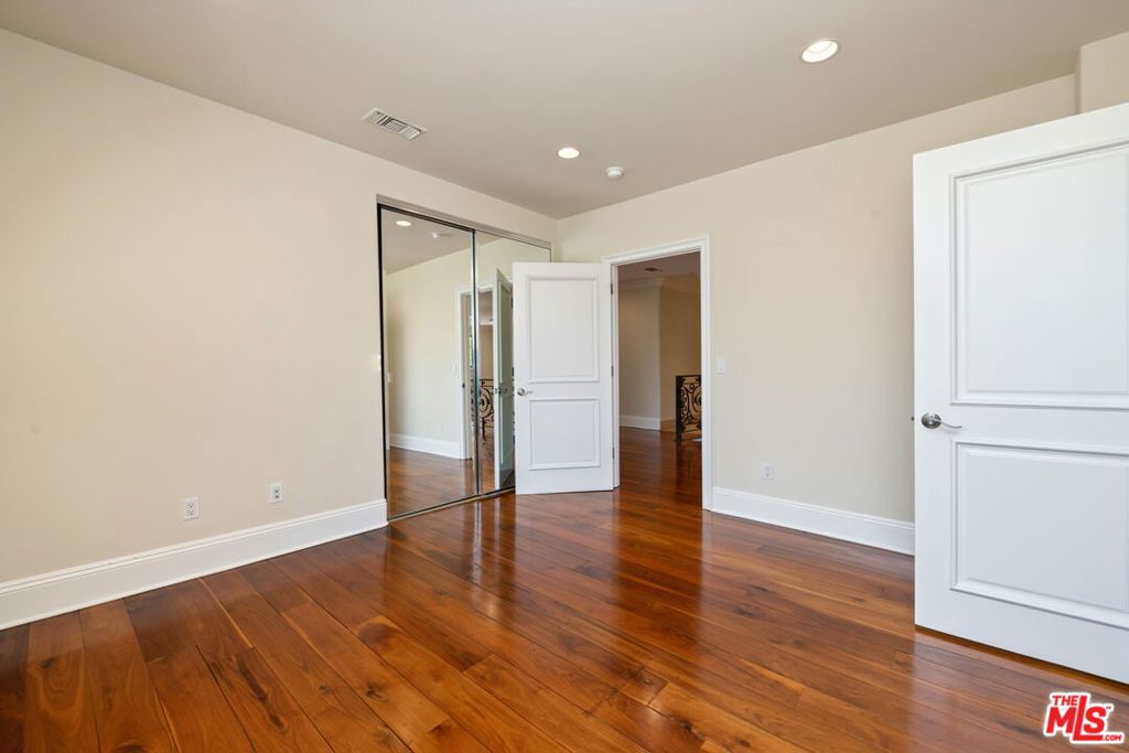 419 N Laurel Avenue Property Photo 34