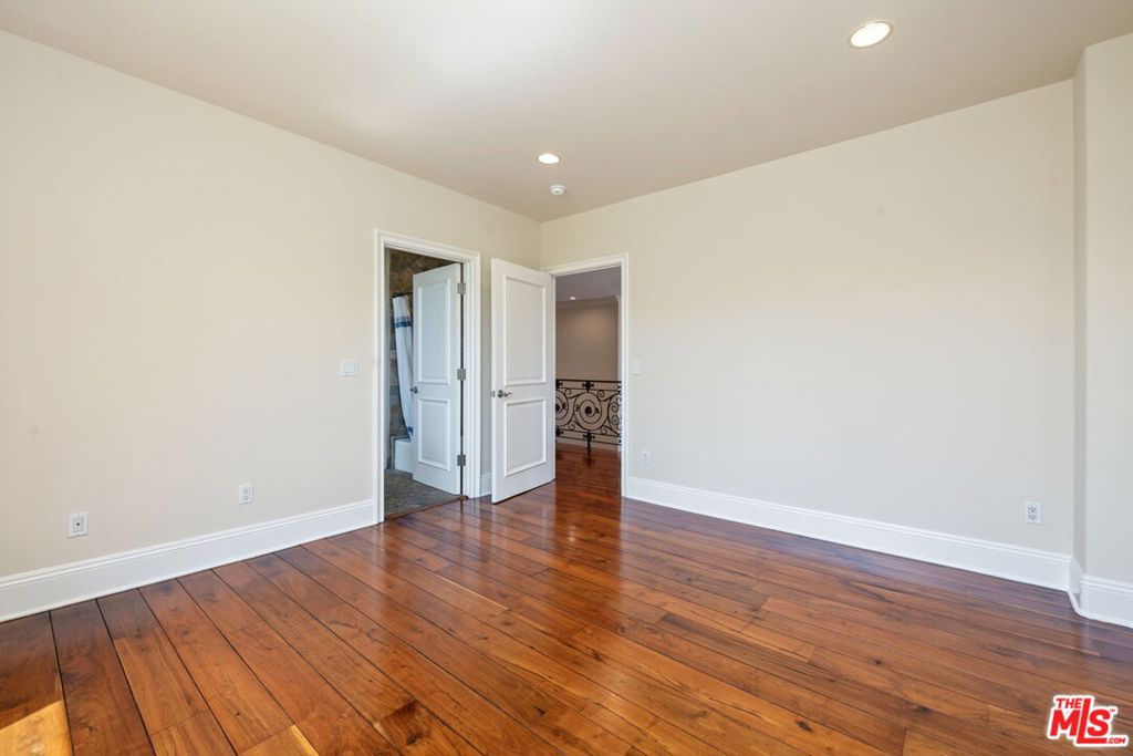 419 N Laurel Avenue Property Photo 36