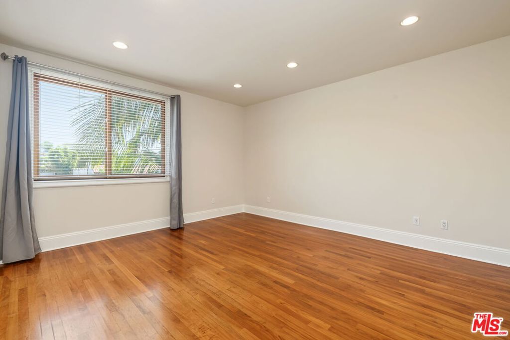 419 N Laurel Avenue Property Photo 38