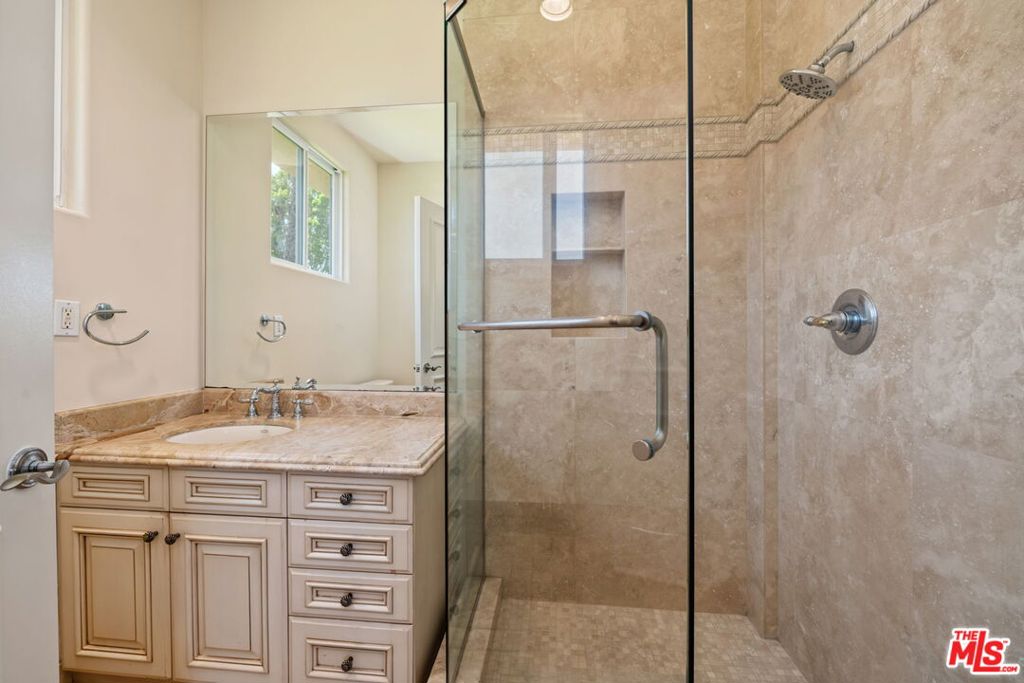 419 N Laurel Avenue Property Photo 40