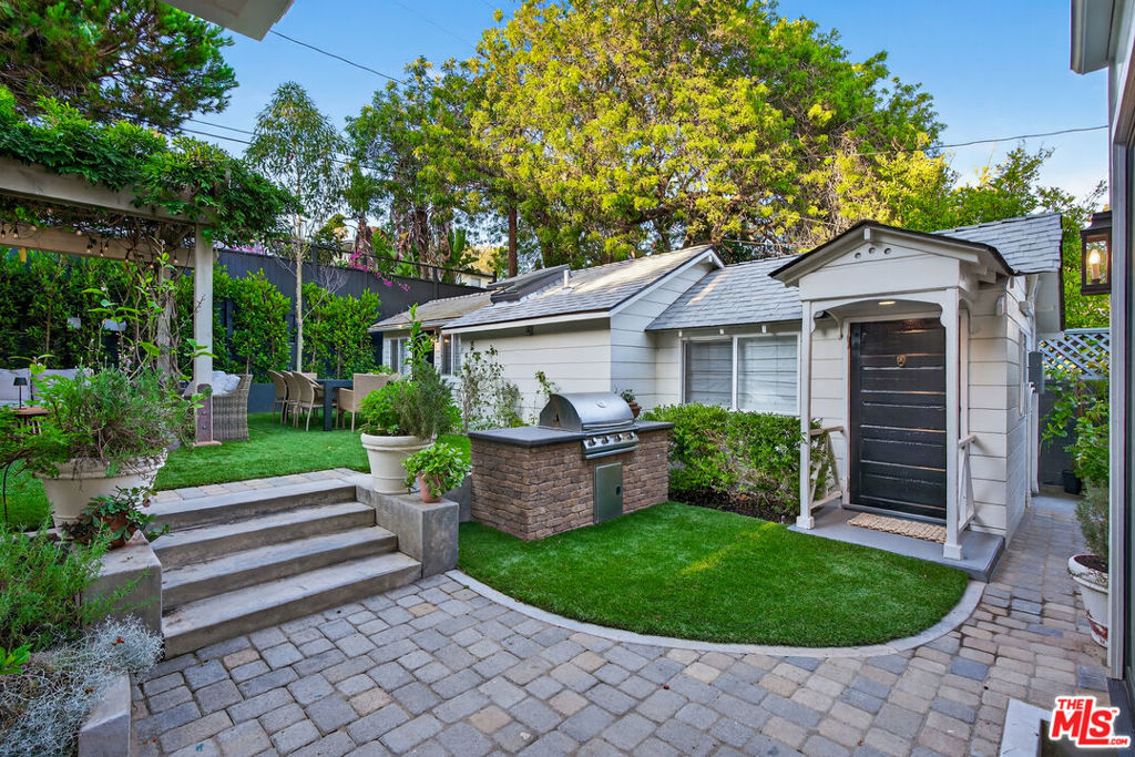 1733 Robson Avenue Property Photo 41