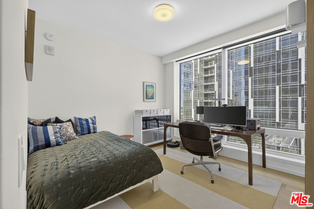 877 Francisco Street 1506 Property Photo 11