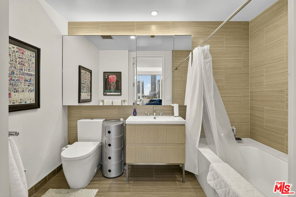 877 Francisco Street 1506 Property Photo 12