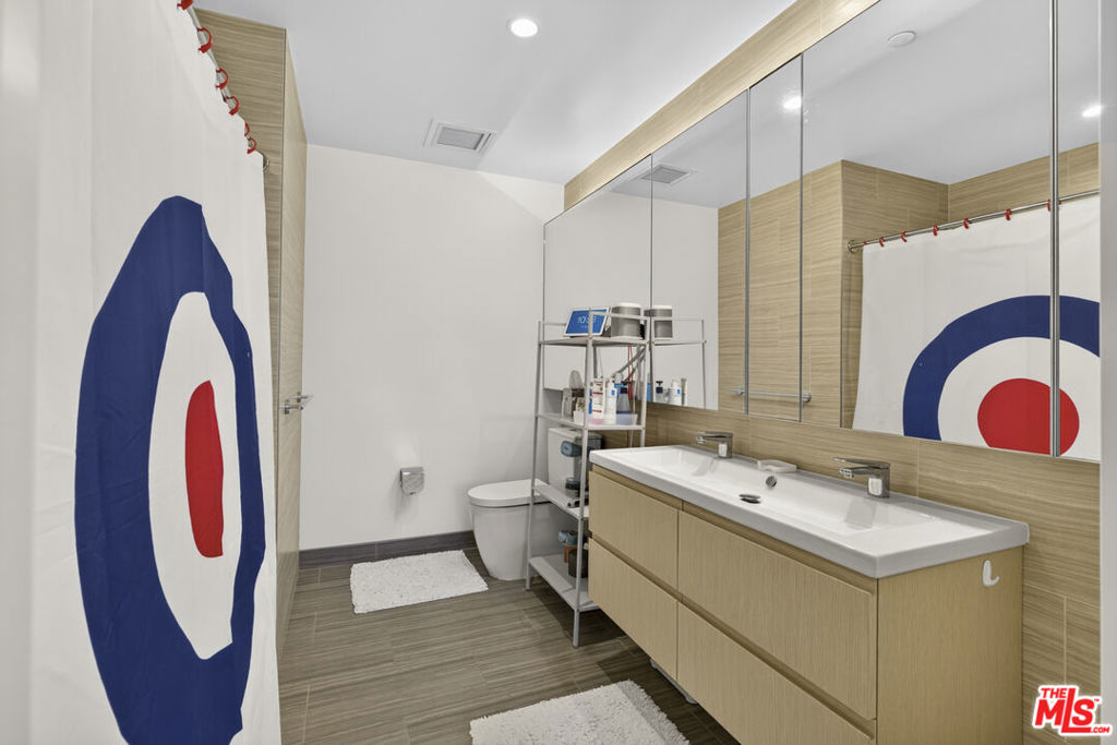 877 Francisco Street 1506 Property Photo 14