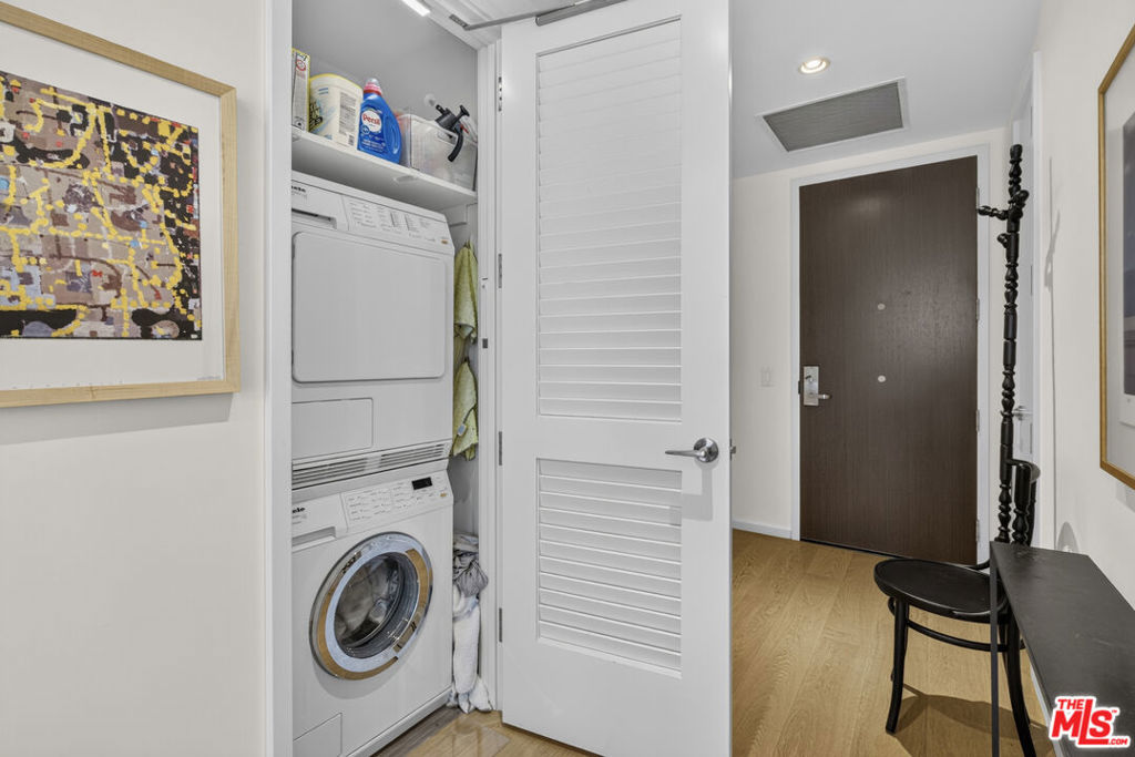 877 Francisco Street 1506 Property Photo 16