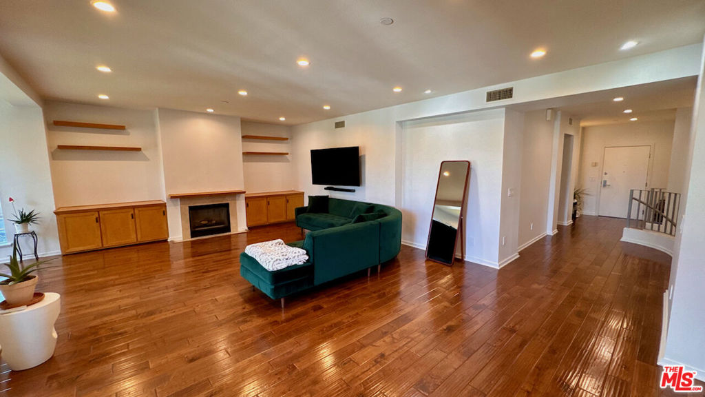 2111 S Beverly Glen Boulevard Ph2 Property Photo 3