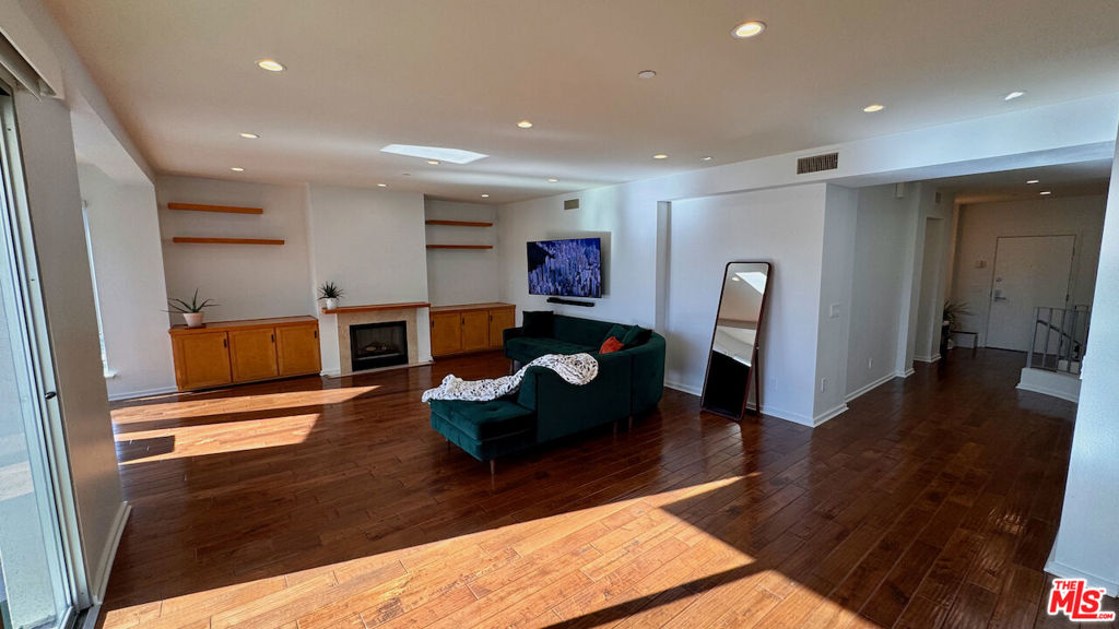 2111 S Beverly Glen Boulevard Ph2 Property Photo 6