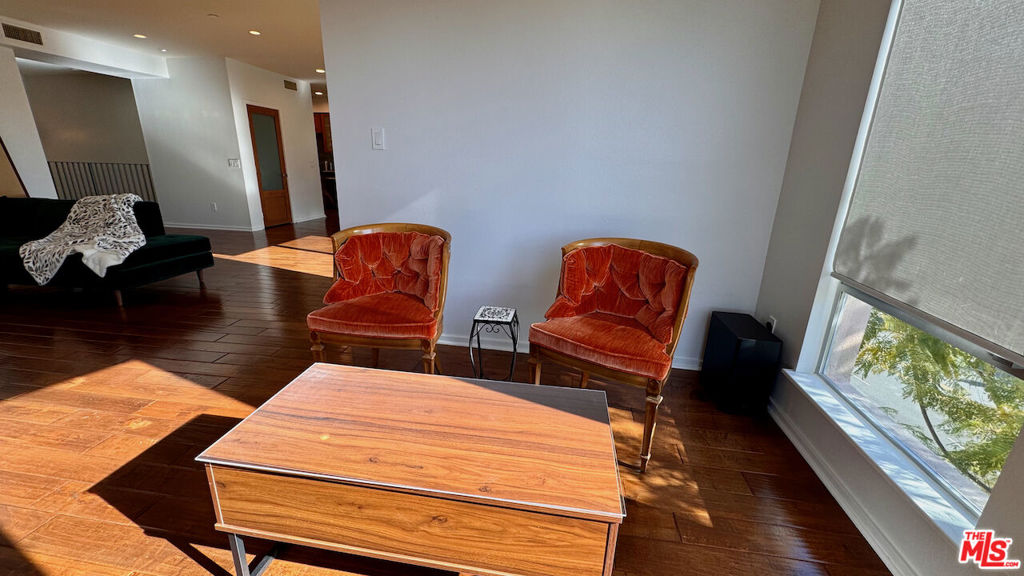 2111 S Beverly Glen Boulevard Ph2 Property Photo 9