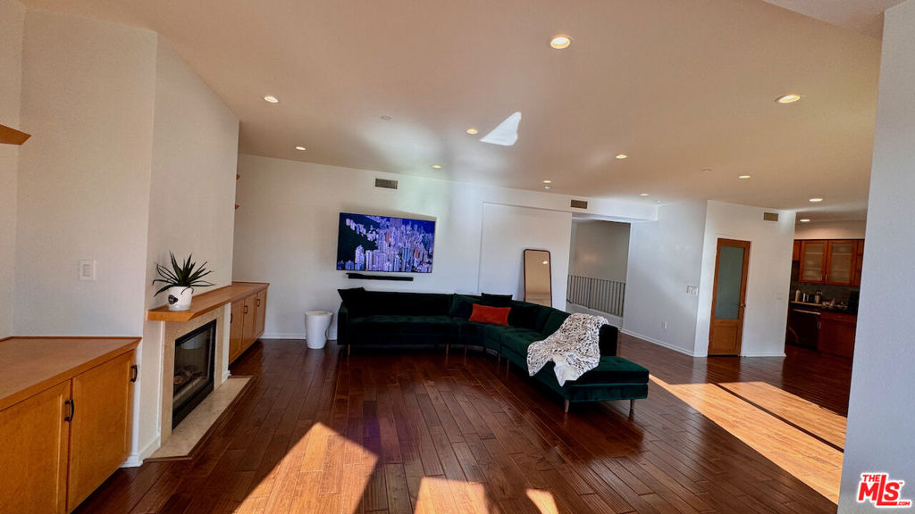 2111 S Beverly Glen Boulevard Ph2 Property Photo 10
