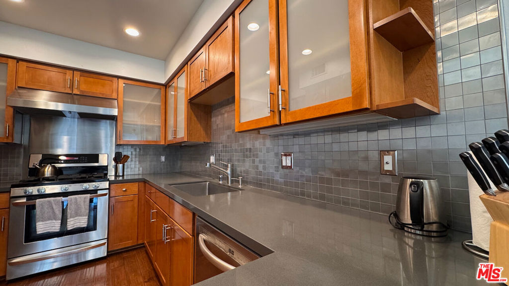 2111 S Beverly Glen Boulevard Ph2 Property Photo 33