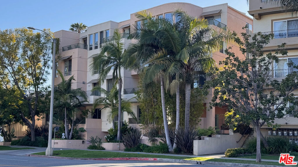 2111 S Beverly Glen Boulevard Ph2 Property Photo 39