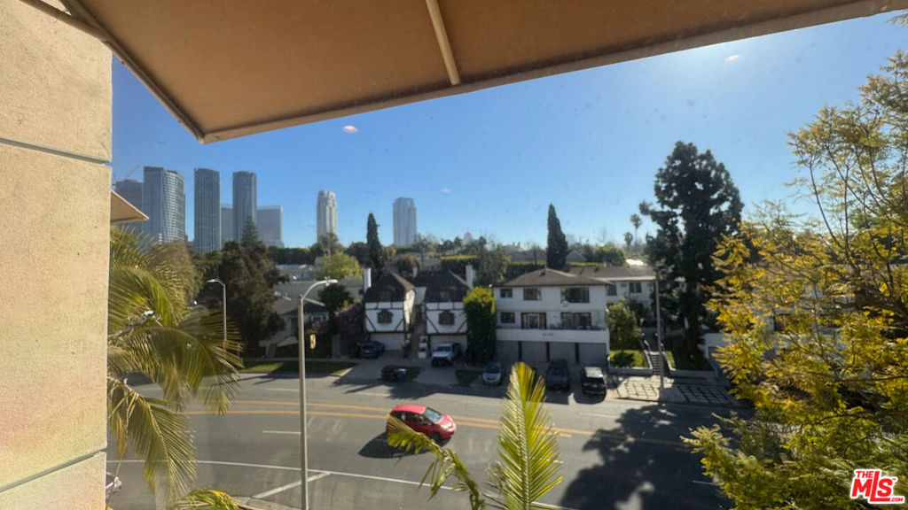 2111 S Beverly Glen Boulevard Ph2 Property Photo 40