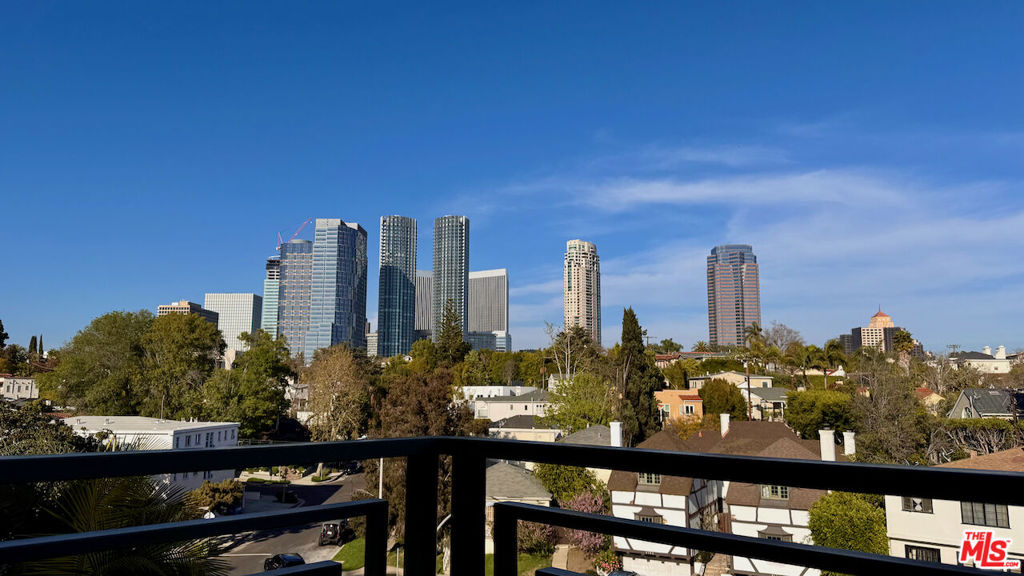 2111 S Beverly Glen Boulevard Ph2 Property Photo 41