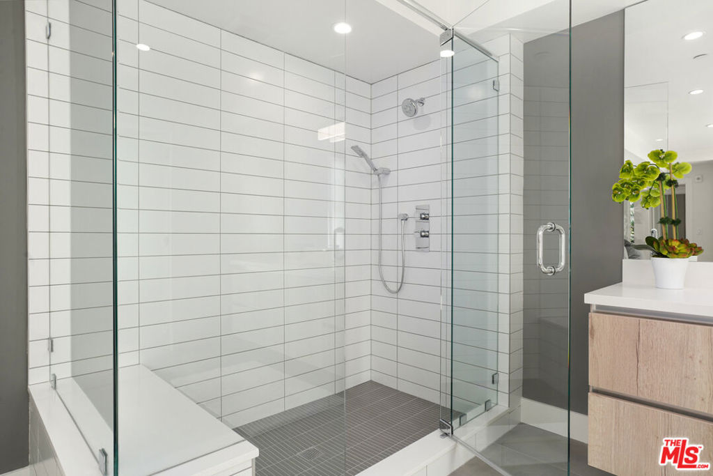 8210 Fountain Avenue 401 Property Photo 16