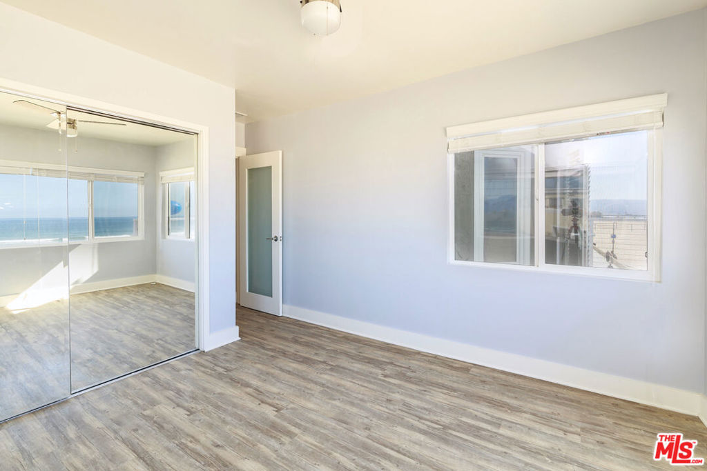1836 The Strand Property Photo 24