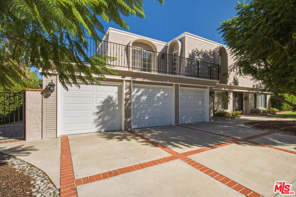 22777 Brenford Street Property Photo 4