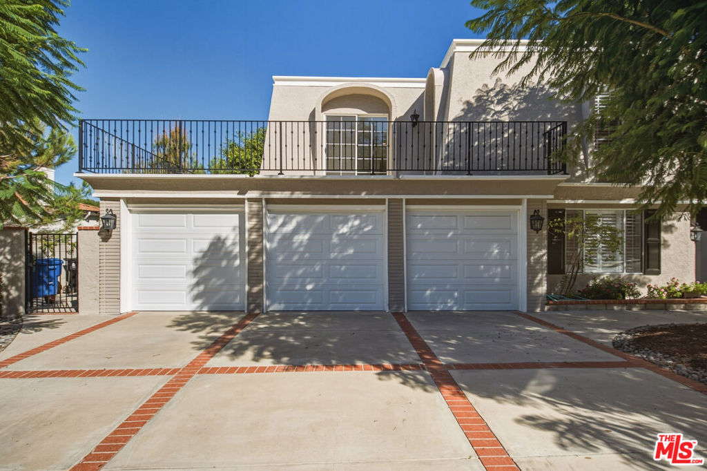22777 Brenford Street Property Photo 5