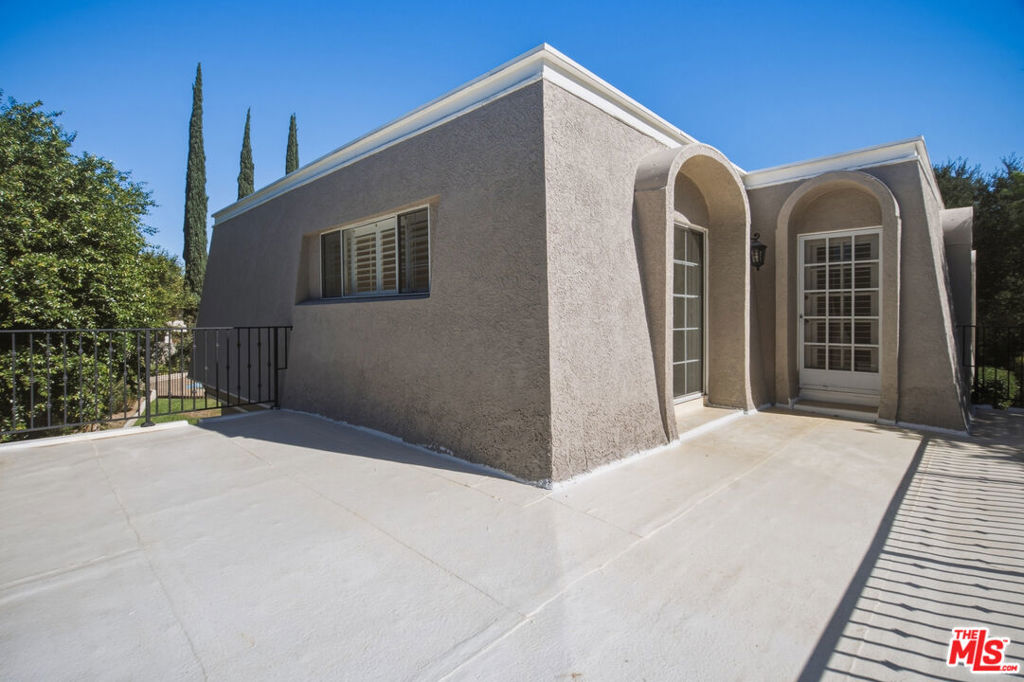 22777 Brenford Street Property Photo 40