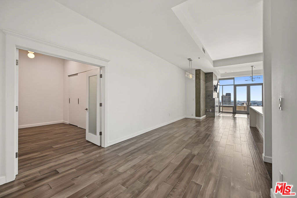 1111 S Grand Avenue Ph6 Property Photo 3