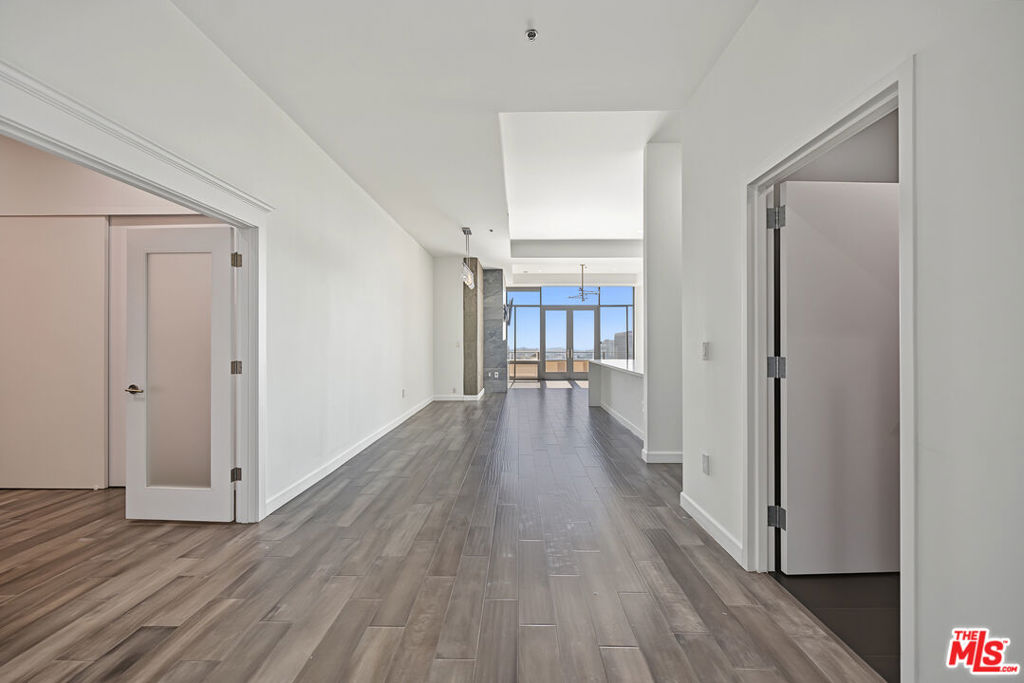 1111 S Grand Avenue Ph6 Property Photo 4
