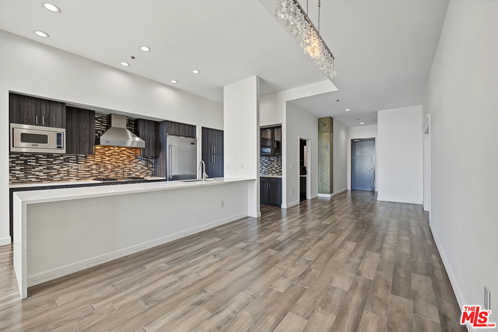 1111 S Grand Avenue Ph6 Property Photo 16