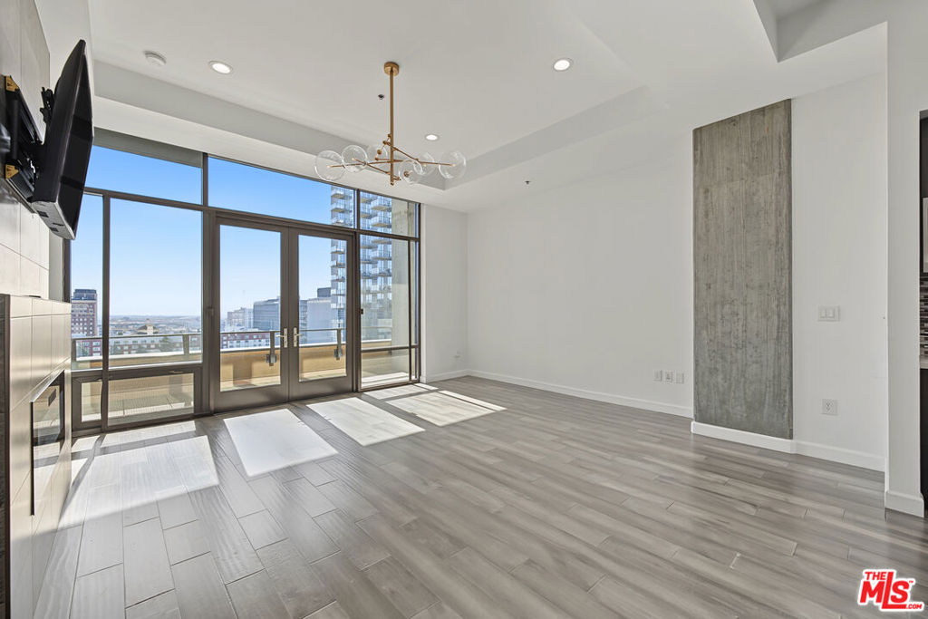 1111 S Grand Avenue Ph6 Property Photo 19