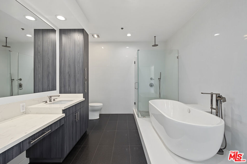 1111 S Grand Avenue Ph6 Property Photo 31