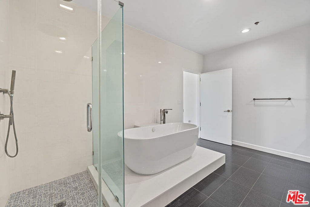 1111 S Grand Avenue Ph6 Property Photo 32