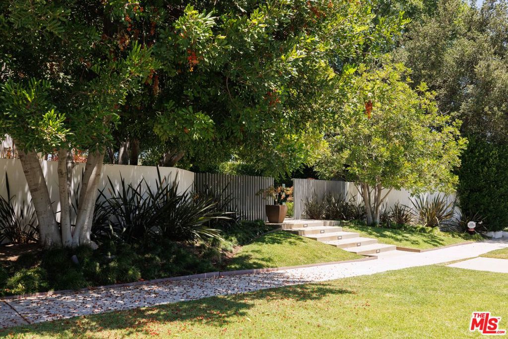 880 Canterbury Road Property Photo 2