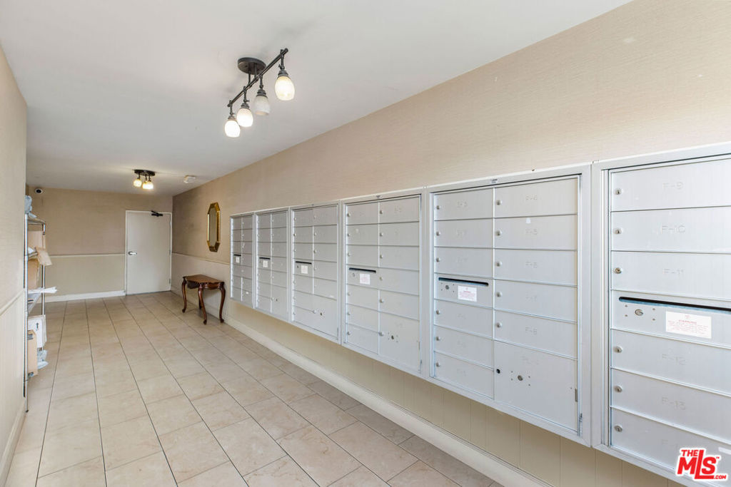 2385 Roscomare Road B2 Property Photo 29