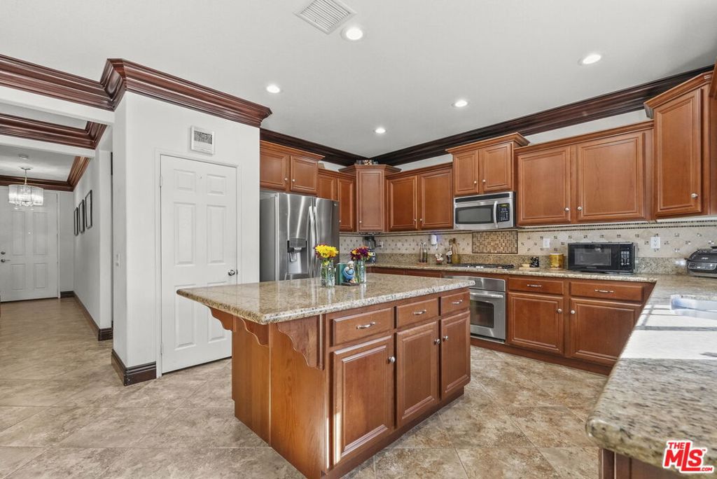 40924 Whitehall Street Property Photo 5