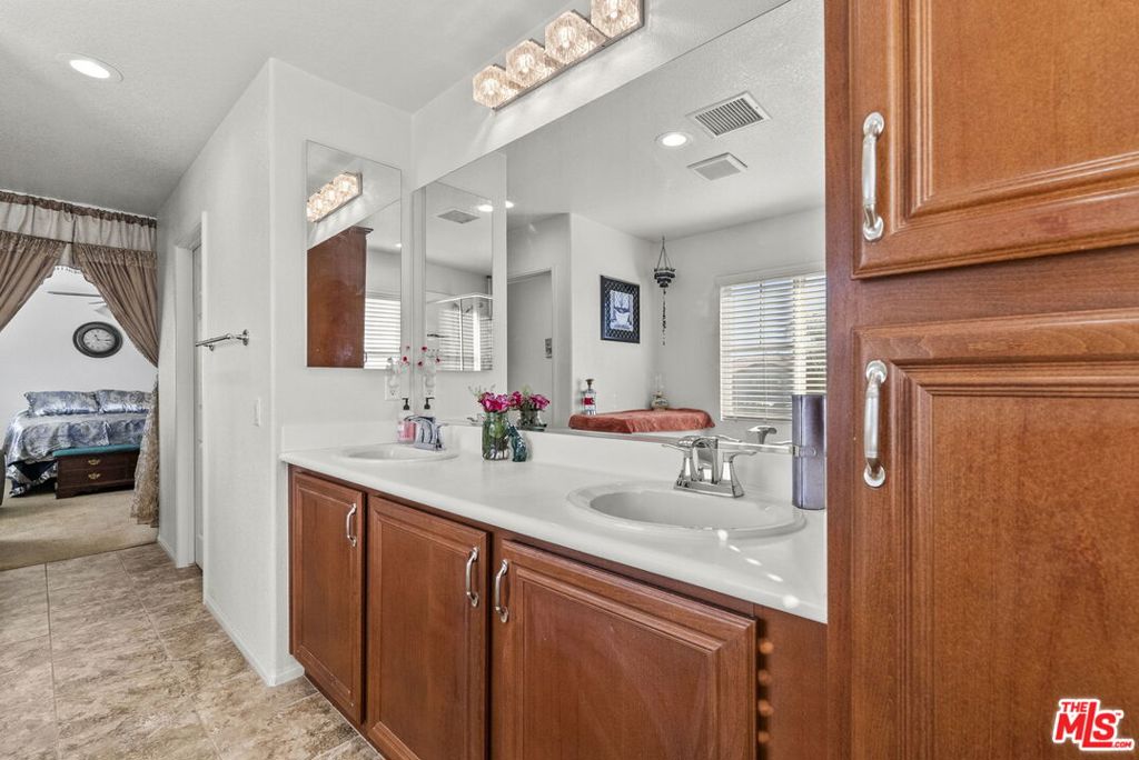 40924 Whitehall Street Property Photo 28