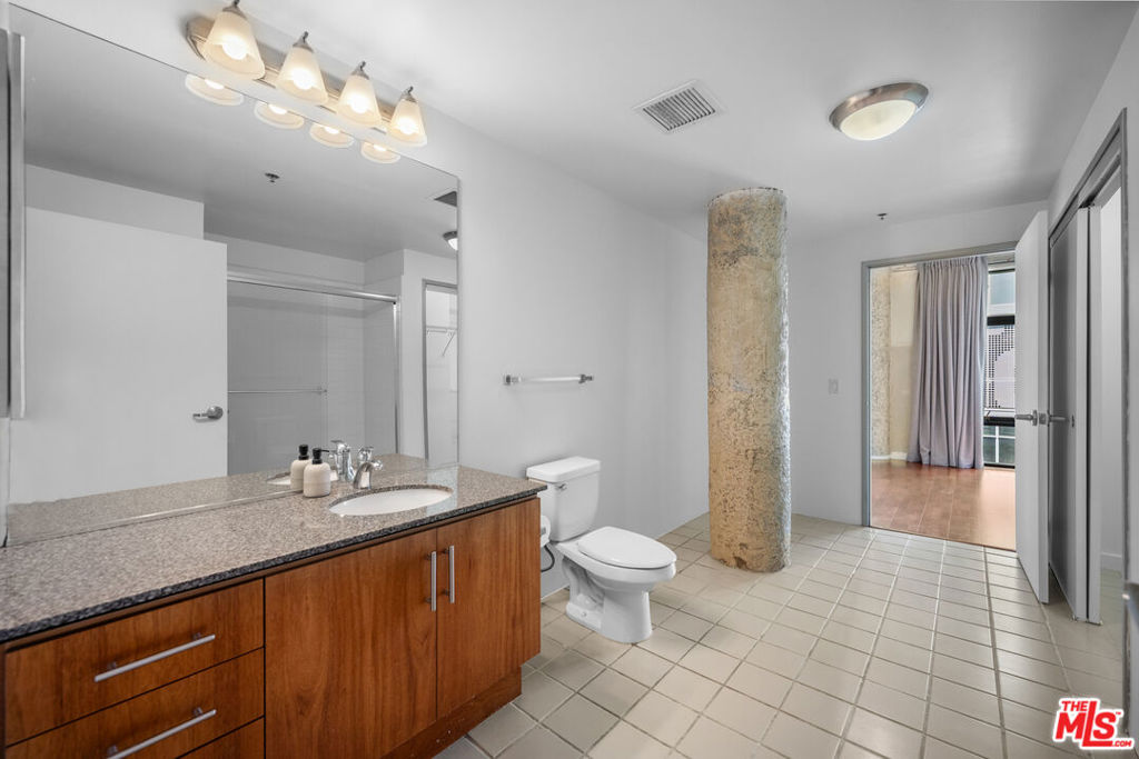 330 W 11th Street 406 Property Photo 22