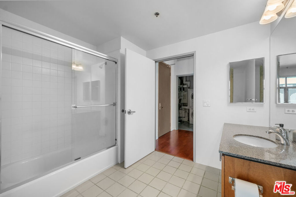 330 W 11th Street 406 Property Photo 23