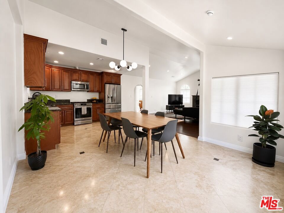 5543 Via Marisol Property Photo 3