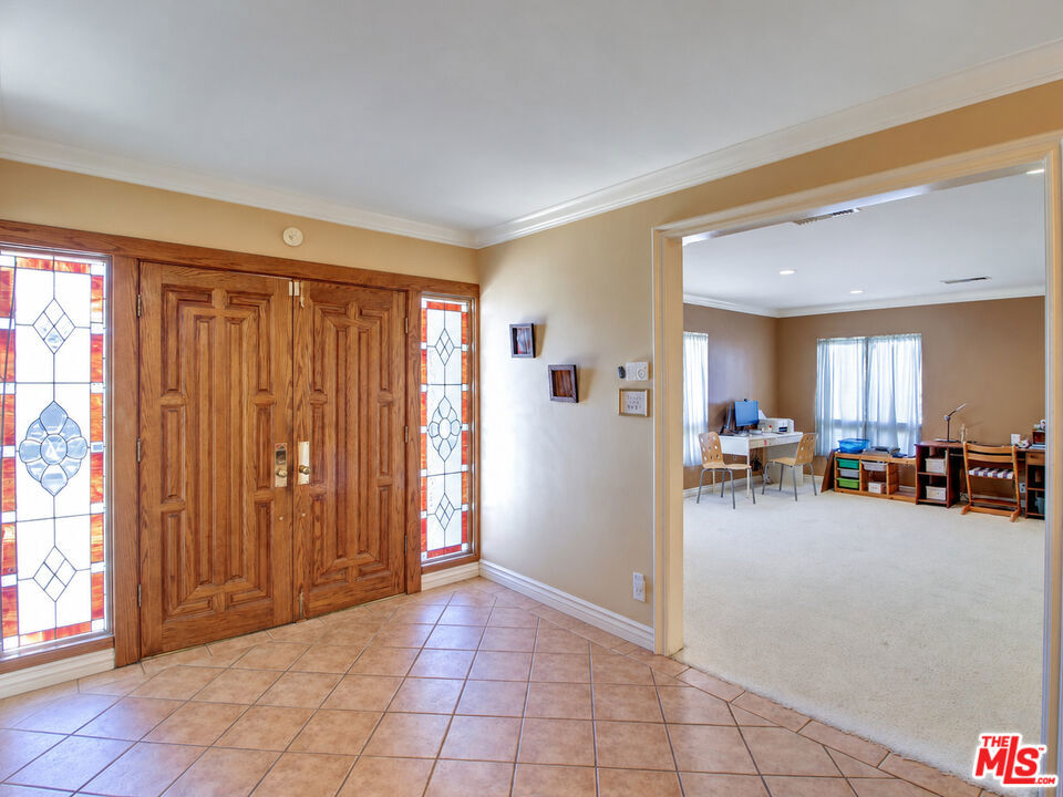 5720 El Rincon Way Property Photo 7