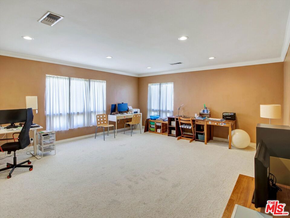 5720 El Rincon Way Property Photo 8