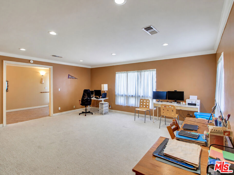 5720 El Rincon Way Property Photo 10