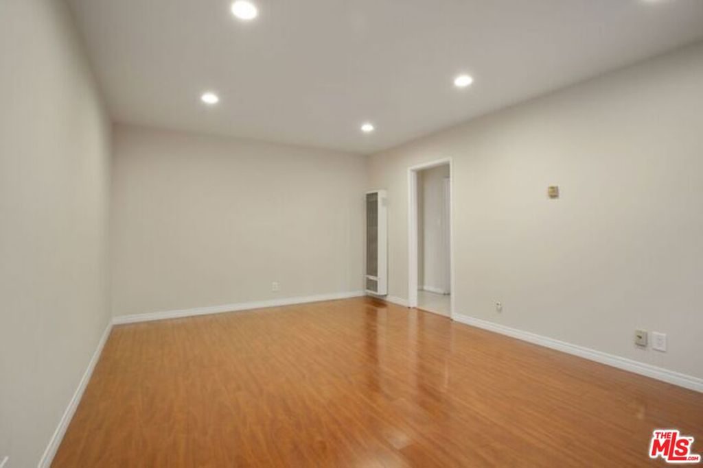 2604 S Garth Avenue Property Photo 4