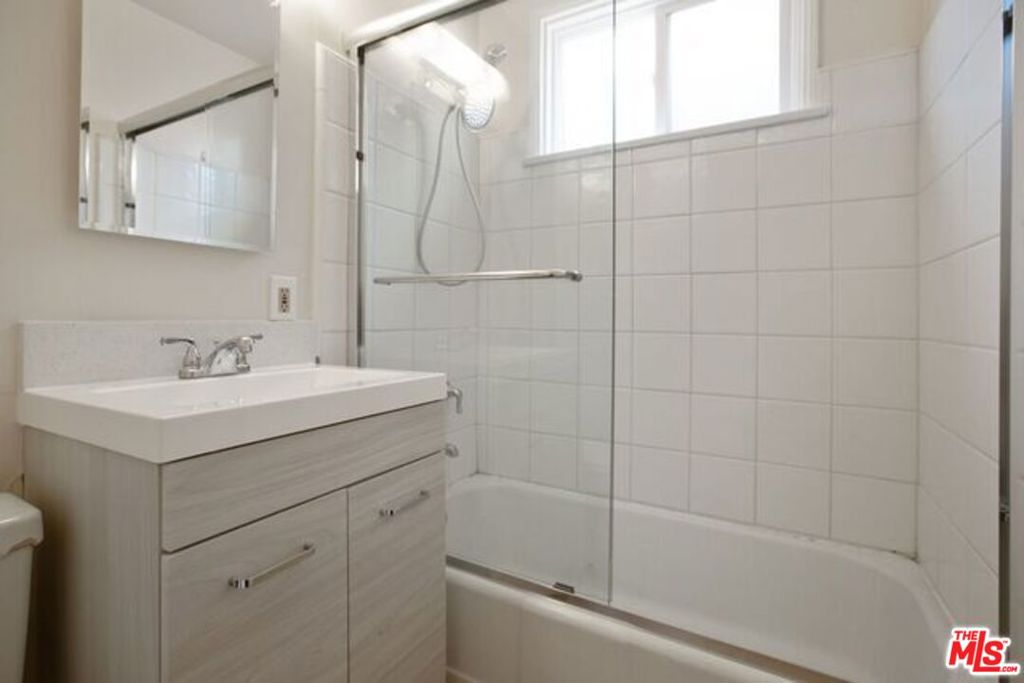 2604 S Garth Avenue Property Photo 9