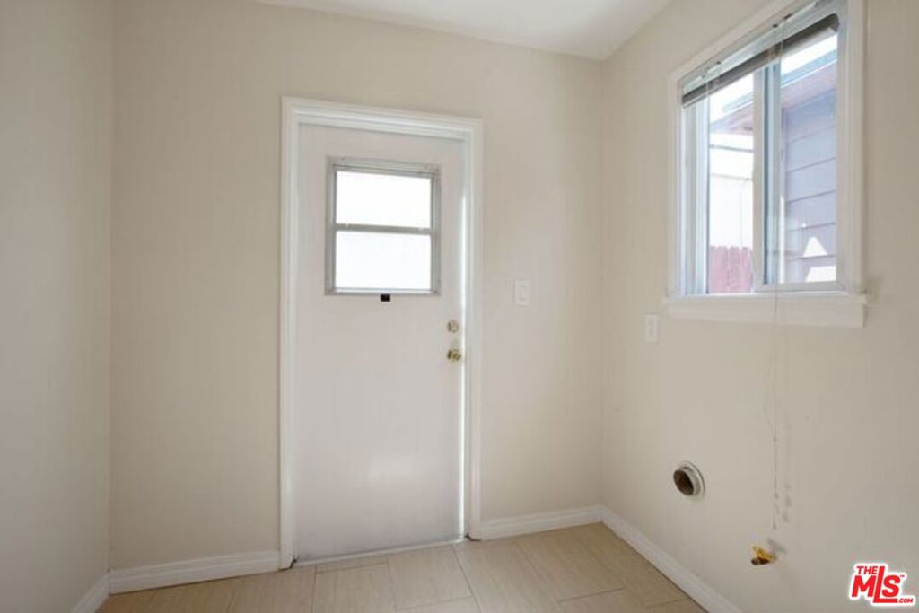 2604 S Garth Avenue Property Photo 10